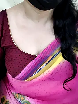 Snapshot of Yazhini-Cam chatting on June 12, 2026, 8:24 am Yazhini-Cam online show from June 12, 2026, 8:24 am