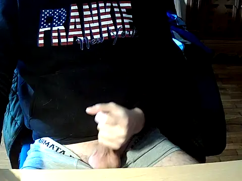 YoUnGbOy2018 online show from March 11, 2026, 11:05 am