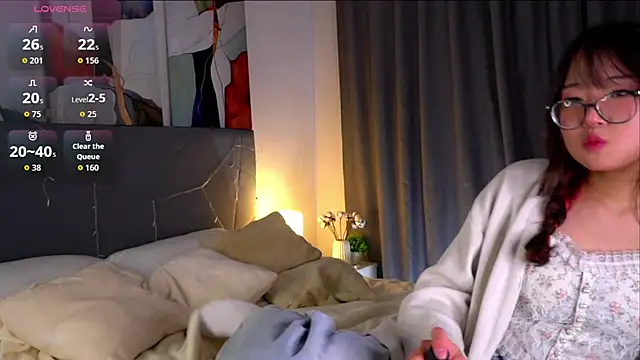 NelleMihalko online show from April 18, 2026, 11:47 am