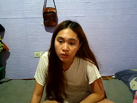 aina2003 online show from June 3, 2026, 4:37 am