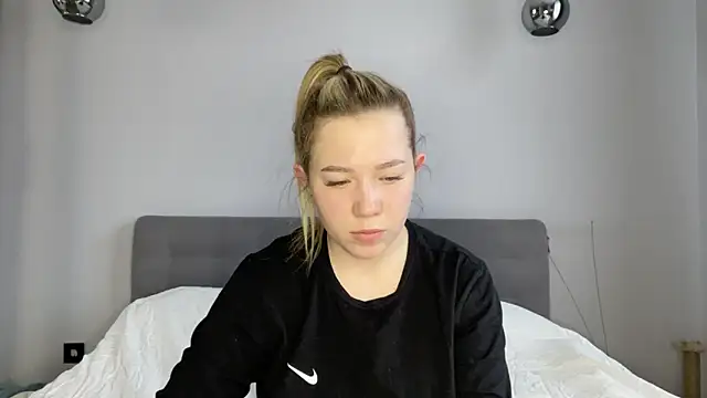 alyrasun online show from March 25, 2026, 6:08 am