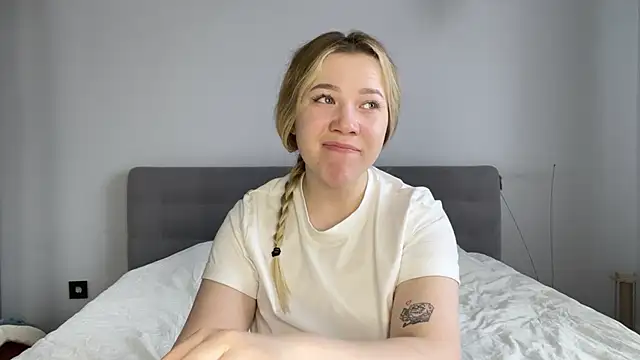 alyrasun online show from March 28, 2026, 6:13 am