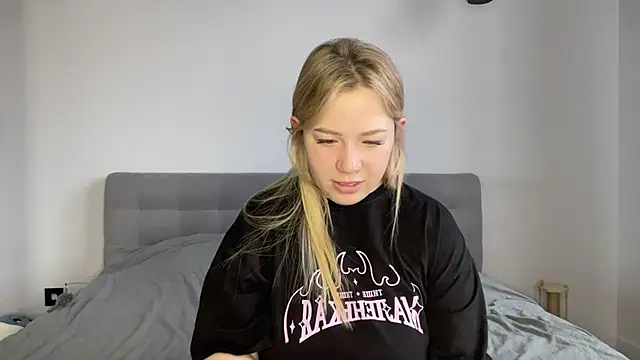 alyrasun online show from April 8, 2026, 6:13 am