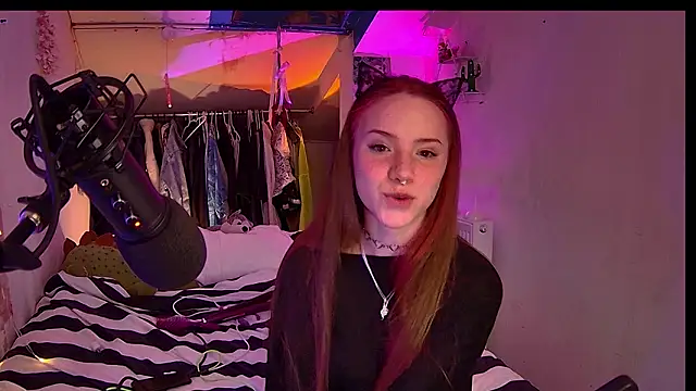 Ameliamoooon online show from March 28, 2026, 7:46 pm