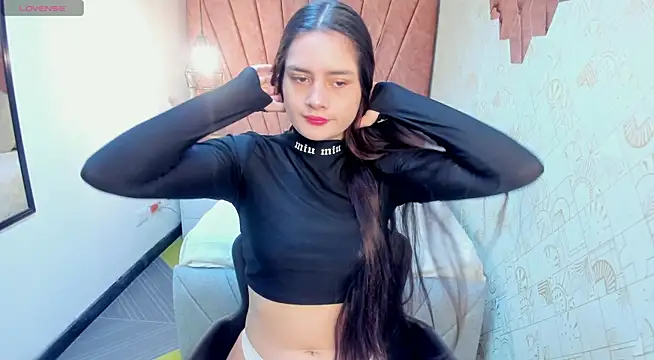 Zoe  Taylor   online show from April 17, 2026, 11:57 am