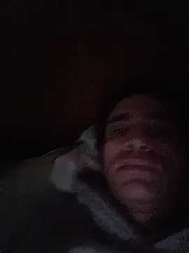 Snapshot of Reyrey12345 chatting on July 8, 2026, 9:41 pm Reyrey12345 online show from July 8, 2026, 9:41 pm