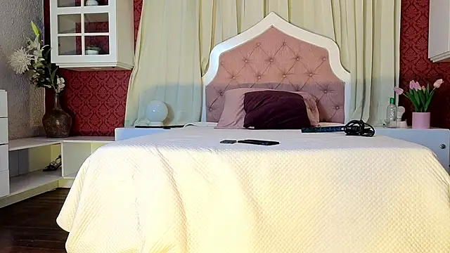 Sienna Dark online show from April 20, 2026, 11:35 am