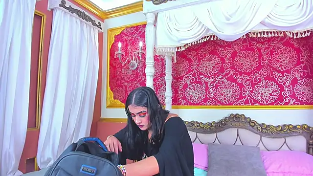 Snapshot of Sienna_Dark chatting on June 19, 2026, 8:12 pm Sienna Dark online show from June 19, 2026, 8:12 pm