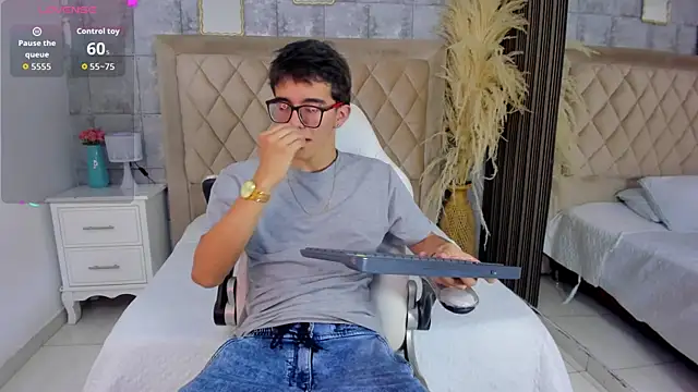 TylerCross  online show from April 3, 2026, 8:40 pm