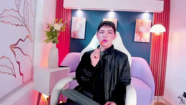 Cristopher Wild online show from March 19, 2026, 8:24 pm