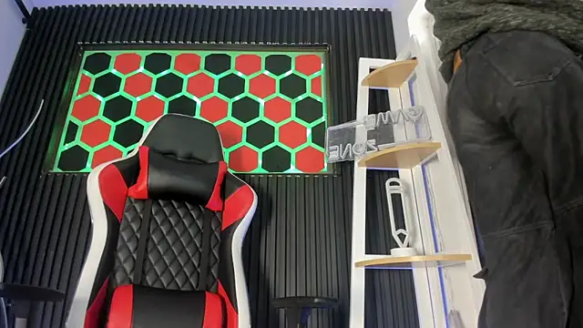 Cristopher Wild online show from April 5, 2026, 8:28 pm