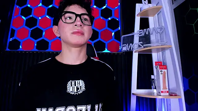 Cristopher Wild online show from April 15, 2026, 4:47 pm