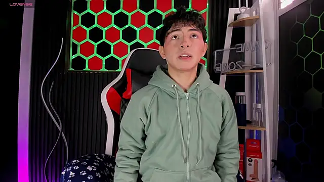 Cristopher Wild online show from April 17, 2026, 8:12 pm