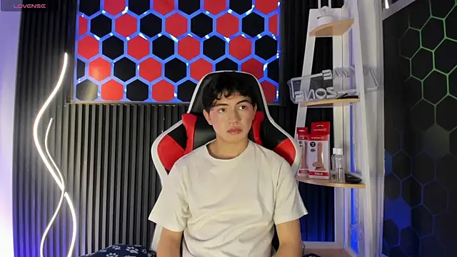 Cristopher Wild online show from April 27, 2026, 8:29 pm