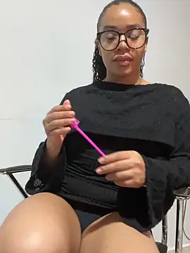 Dafnelys online show from April 13, 2026, 12:16 am