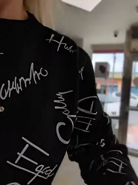 ManuelaX online show from April 25, 2026, 9:01 am