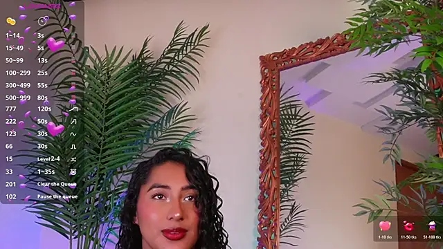 SoyJuliana 19 online show from May 28, 2026, 12:35 pm
