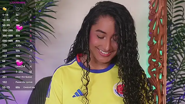 Snapshot of SoyJuliana_19 chatting on June 27, 2026, 2:01 pm SoyJuliana 19 online show from June 27, 2026, 2:01 pm