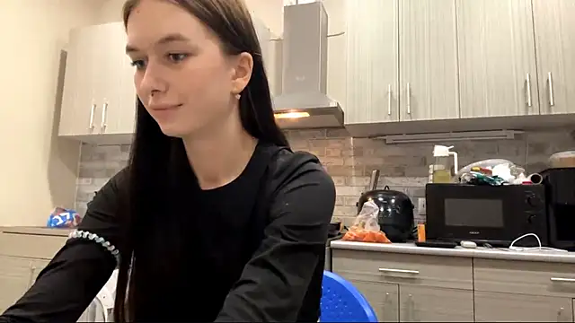 LaraDraggoo online show from March 25, 2026, 6:25 pm