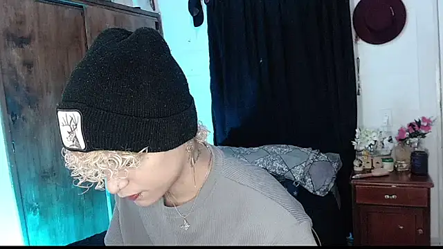 Snapshot of Lucke_Ccollins chatting on April 1, 2026, 12:33 am Lucke Ccollins online show from April 1, 2026, 12:33 am