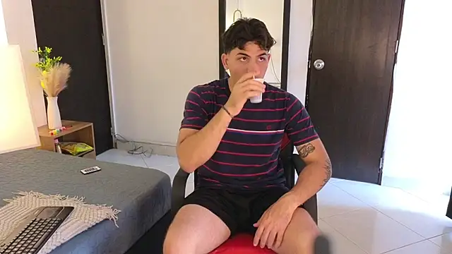 MrAdonis  online show from April 7, 2026, 7:14 pm