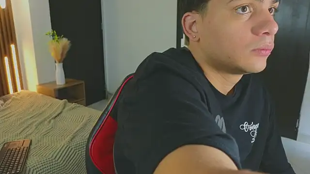 MrAdonis  online show from April 23, 2026, 12:40 pm