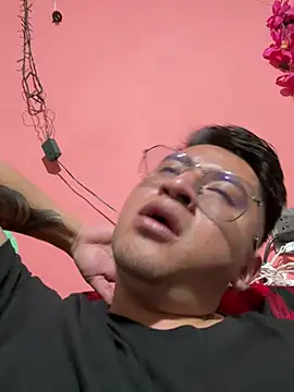 GoldenM95 online show from April 19, 2026, 8:46 am