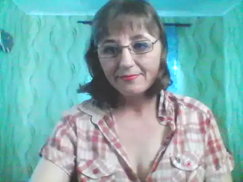 Alisaprice077 online show from May 3, 2026, 2:12 pm