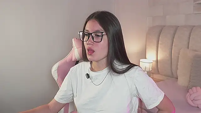Snapshot of Alanna-Rosse chatting on May 29, 2026, 11:08 am Alanna-Rosse online show from May 29, 2026, 11:08 am