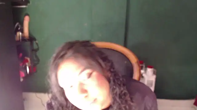 AntonelaVargas online show from March 27, 2026, 12:05 am