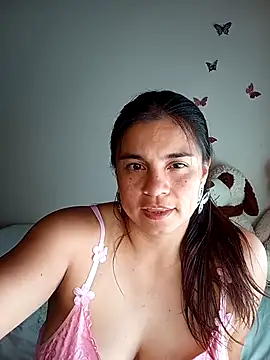 Snapshot of BettyBoo_w chatting on May 1, 2026, 2:43 pm BettyBoo w online show from May 1, 2026, 2:43 pm