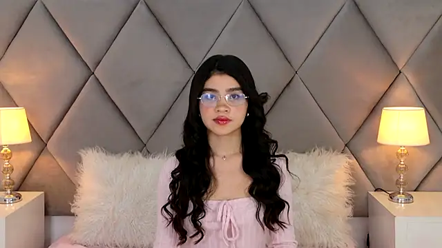 OliviaDiaz online show from May 26, 2026, 8:05 pm