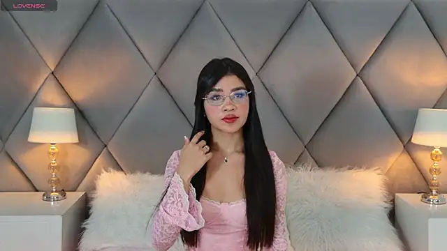 OliviaDiaz online show from July 9, 2026, 8:02 pm