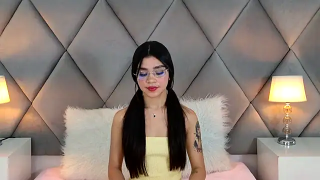 OliviaDiaz online show from July 13, 2026, 8:11 pm