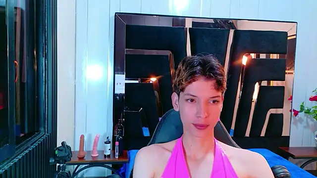 Stefany PiInk online show from April 9, 2026, 12:21 pm
