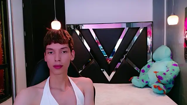 Stefany PiInk online show from April 22, 2026, 8:32 pm