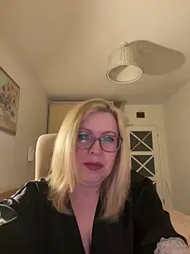 JanieLight53 online show from April 6, 2026, 8:10 pm