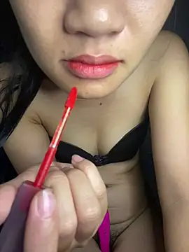 Snapshot of -Lilyn- chatting on July 21, 2026, 6:10 pm -Lilyn- online show from July 21, 2026, 6:10 pm