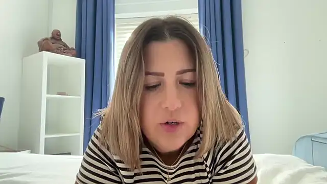 annabellewarick online show from April 11, 2026, 2:21 pm