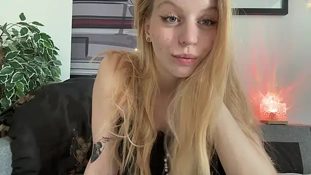Snapshot of Fanny_Fresh chatting on July 16, 2026, 8:09 am Fanny Fresh online show from July 16, 2026, 8:09 am