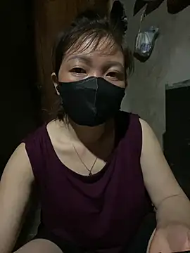 Snapshot of Bling-pusy chatting on June 2, 2026, 1:35 pm Bling-pusy online show from June 2, 2026, 1:35 pm