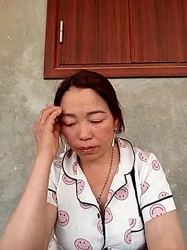 Yellow-pink online show from April 11, 2026, 7:45 am