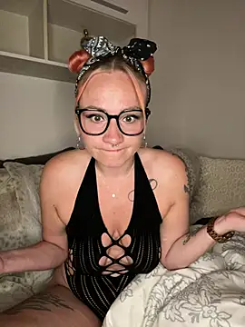 Snapshot of Fiebie_licious_ chatting on July 26, 2026, 1:47 am Fiebie licious online show from July 26, 2026, 1:47 am