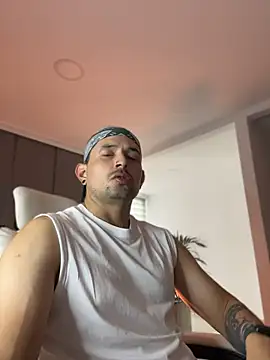 TroyeSavage online show from April 14, 2026, 9:54 pm