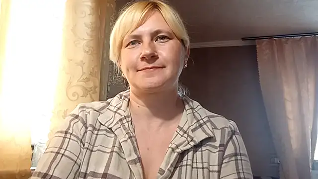 Snapshot of DiamondLady555 chatting on May 31, 2026, 10:22 am DiamondLady555 online show from May 31, 2026, 10:22 am