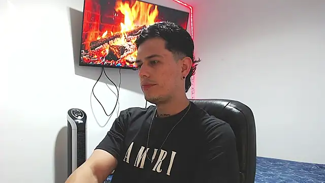 JUAN CAMILOXXX online show from April 8, 2026, 4:34 am