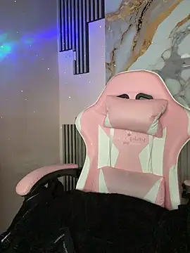 NATHASHA EC online show from April 15, 2026, 1:18 pm