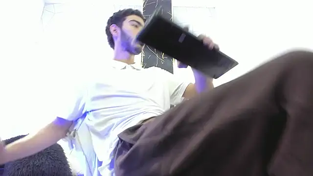 Valentin Lux online show from April 8, 2026, 4:12 am