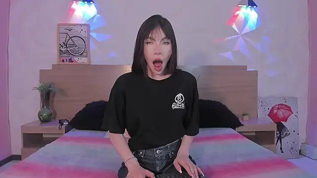 KittyVelve online show from April 14, 2026, 12:33 pm