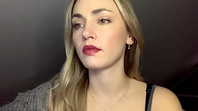 Snapshot of ScarlettSensitive chatting on May 18, 2026, 6:19 am ScarlettSensitive online show from May 18, 2026, 6:19 am